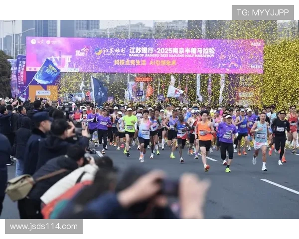 南京街舞队在城市马拉松中的蜕变与成长历程全景揭秘 南京街舞队在城市马拉松中的蜕变与成长历程全景揭秘