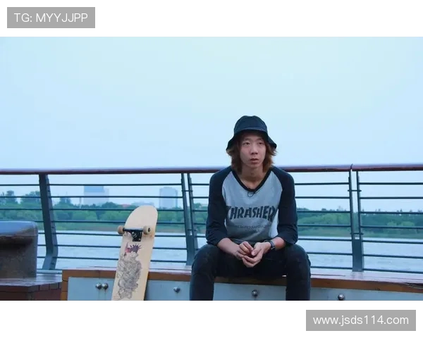 吴丽专访:从初学者到滑板高手的成长与坚持之路 吴丽专访:从初学者到滑板高手的成长与坚持之路