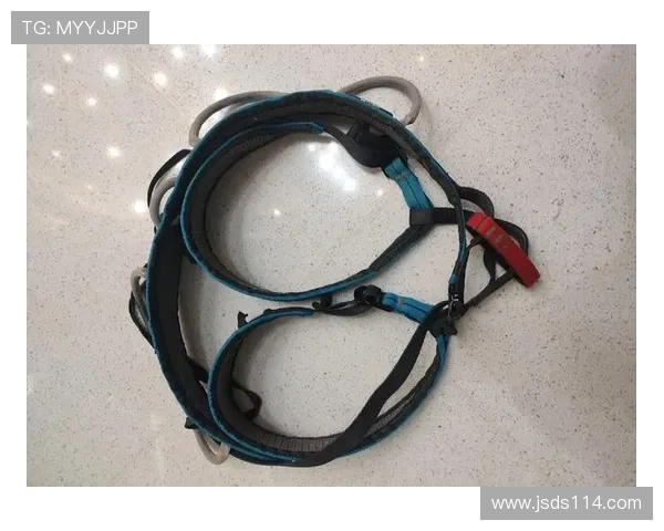 攀岩新手必看:快速掌握技巧与装备的全面入门指南 攀岩新手必看:快速掌握技巧与装备的全面入门指南