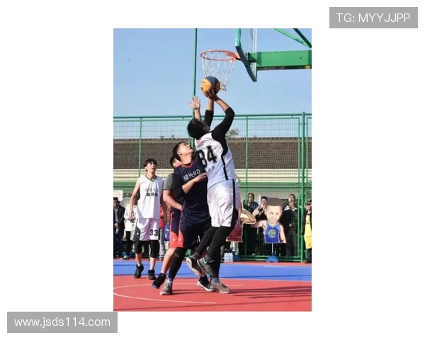 拜仁慕尼黑与利物浦激战正酣精彩比赛直播全程回顾与分析