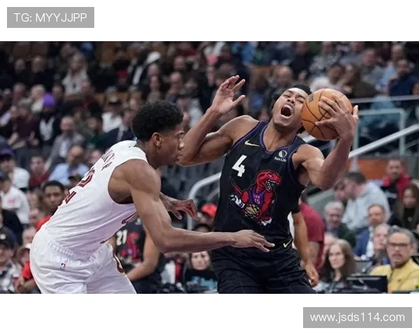 猛龙队主场迎战骑士队精彩对决分析与赛季表现回顾