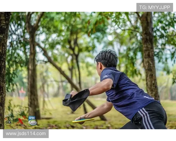 飞盘爱好者吴丽的独特体验与技巧分享让你轻松掌握飞盘运动的乐趣与魅力