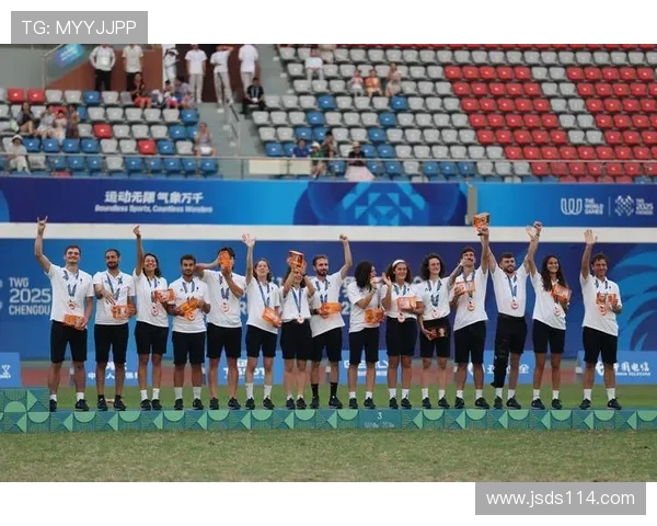 成都飞盘队在世界滑板锦标赛中以60分领先其他队伍展现强大实力