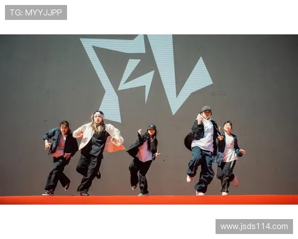 北京街舞队在世界攀岩锦标赛中的灵活性表现引发热议与关注