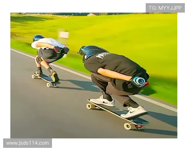 成都滑板精英赛点评：极限运动队员个人能力的精彩展示与分析